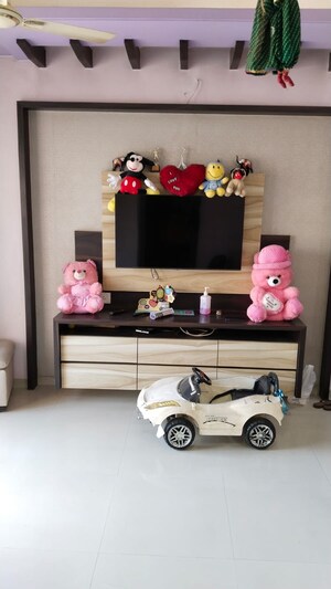 Furnished Amenities in 2 BHK Apartment at Green Square, Kasarvadavali – for Rent