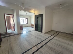 Room in 3 BHK Apartment at Ardee City, Sector 52 – for Rent