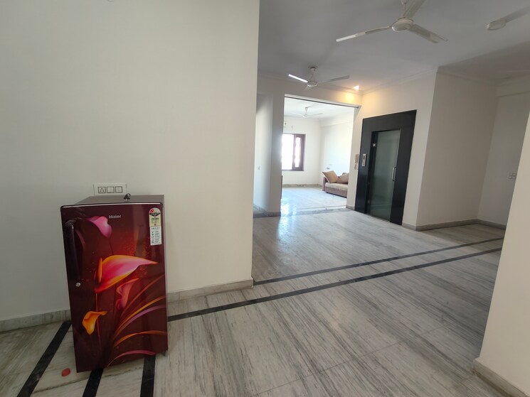 Room, ardee-city 3 Bedroom 1830 Sq.Ft. Apartment In Sector 52 Gurgaon 9602427