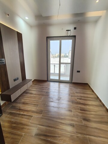 Room in 4 BHK Independent House at Jankipuram Extension – for Sale