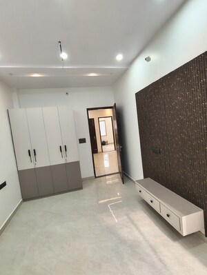 Room in 4 BHK Independent House at Jankipuram Extension – for Sale