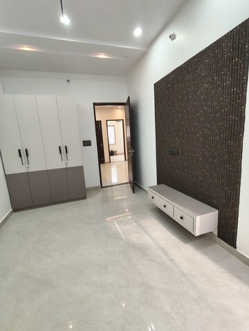 Room in 4 BHK Independent House at Jankipuram Extension – for Sale