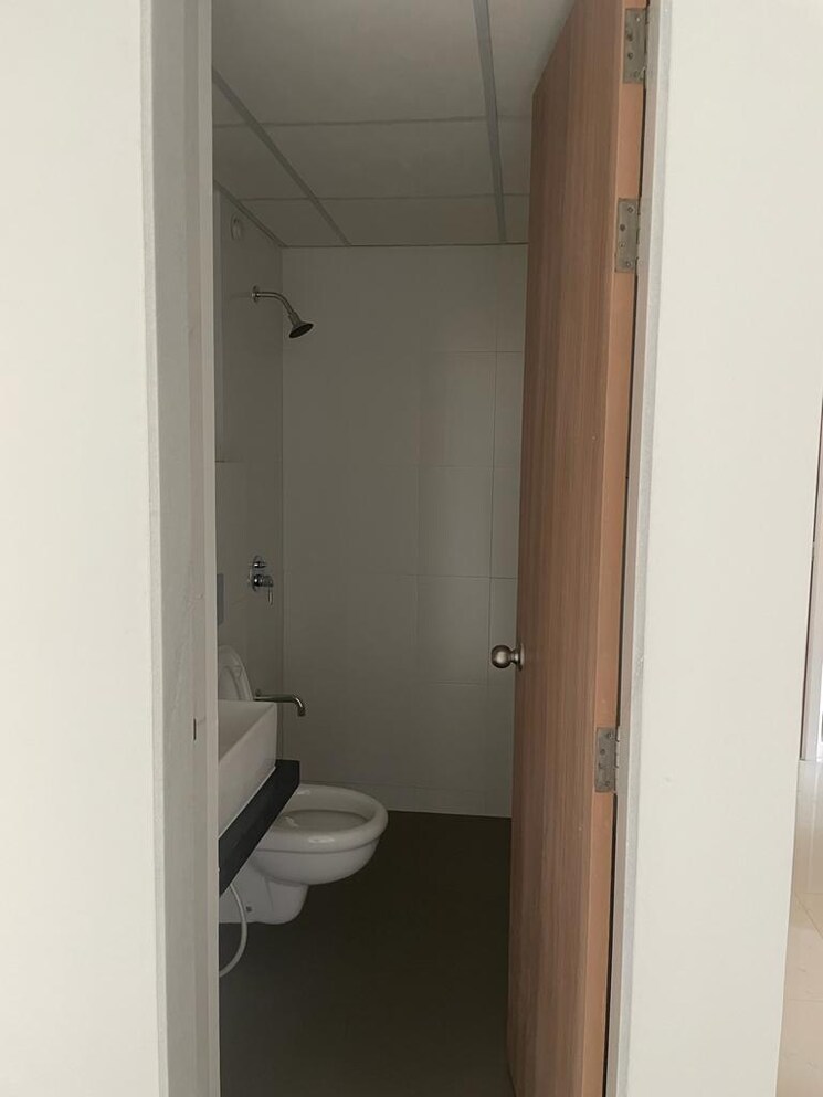 Bathroom, godrej-emerald 2 Bedroom 670 Sq.Ft. Apartment In Ghodbunder Road Thane 9602460