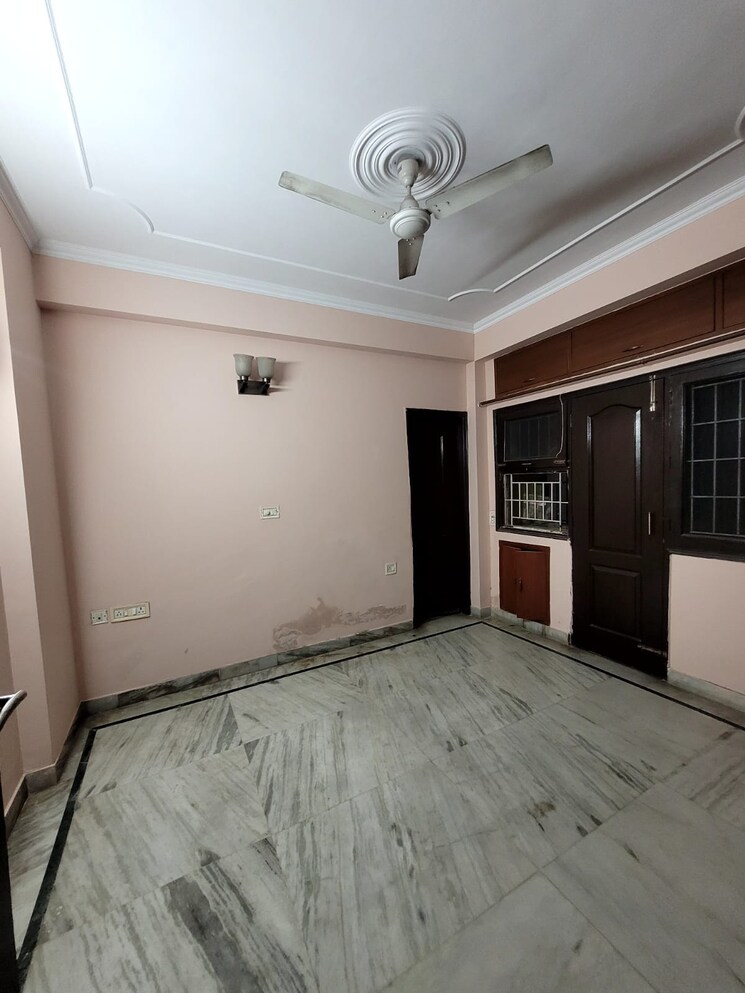 Room, sector 11 dwarka 3 Bedroom 1600 Sq.Ft. Apartment In Sector 11 Dwarka Delhi 9602492