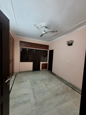 Room in 3 BHK Apartment at Sector 11 Dwarka – for Rent