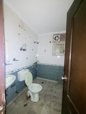 Attached Bathroom in 3 BHK Apartment at Sector 11 Dwarka – for Rent