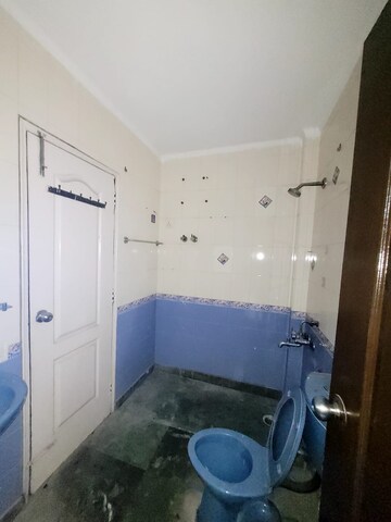 Bathroom in 3 BHK Apartment at Sector 11 Dwarka – for Rent