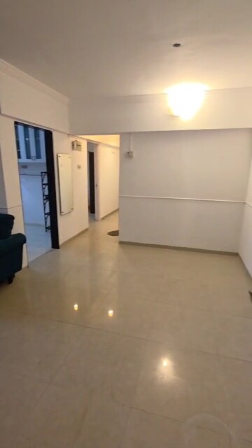 Room in 3 BHK Apartment at Dheeraj Heritage Residency, Santacruz West – for Rent