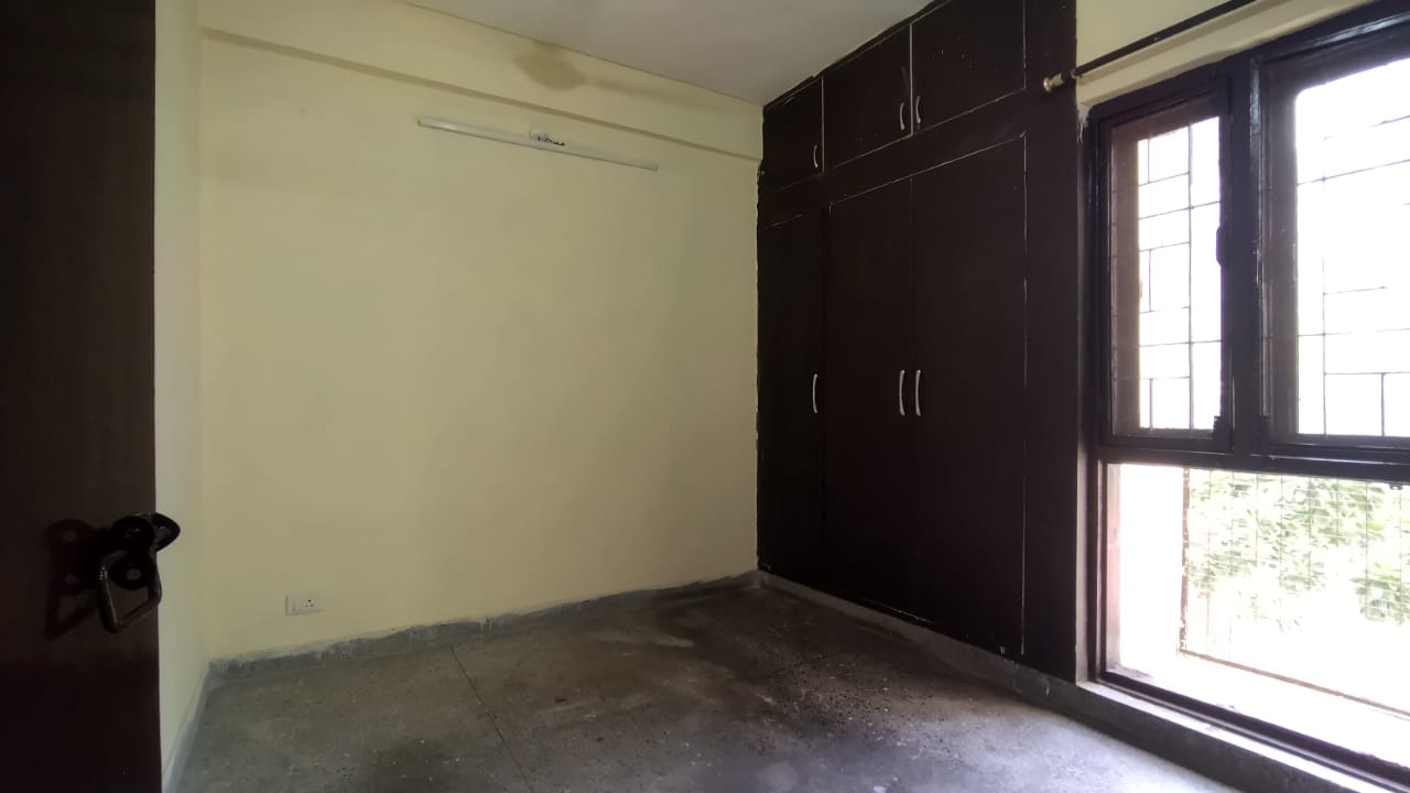 1 BHK + Study Room Apartment For Sale in 1bhk Near Sarita Vihar ay