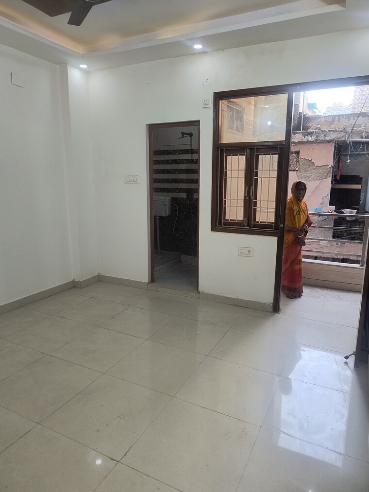 Kitchen, dwarka mor 3 Bedroom 115 Sq.Yd. Builder Floor In Dwarka Mor Delhi 9602599
