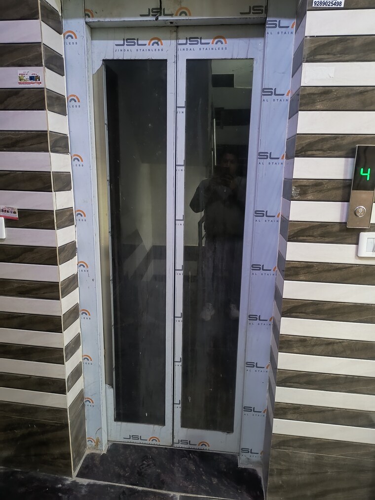 Balcony, dwarka mor 3 Bedroom 115 Sq.Yd. Builder Floor In Dwarka Mor Delhi 9602599