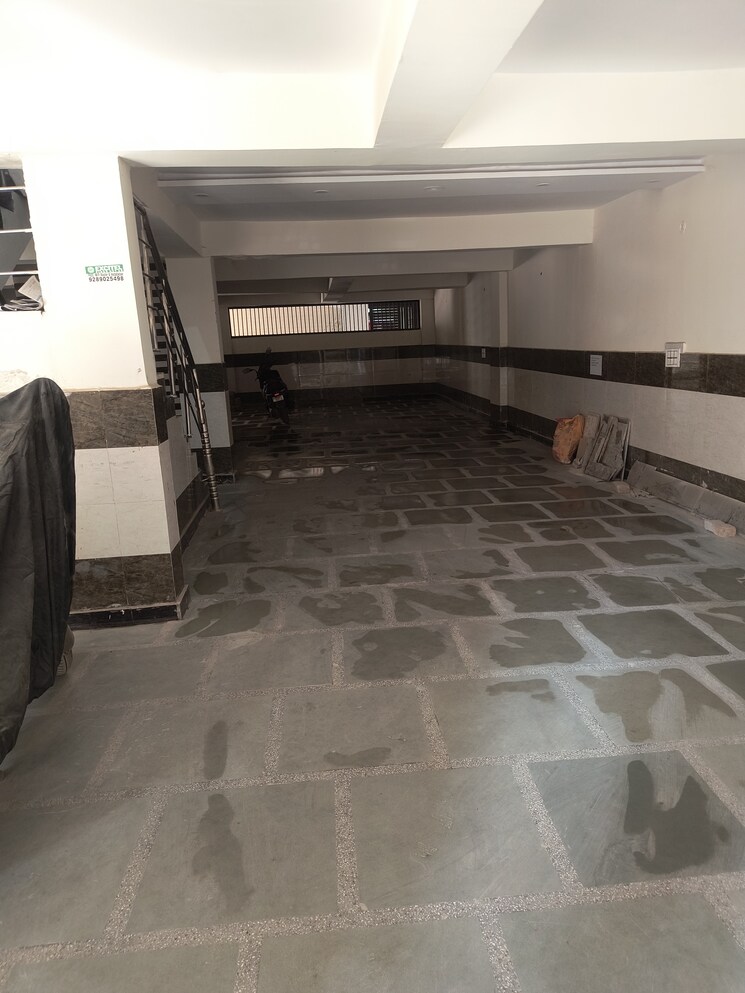 Bathroom, dwarka mor 3 Bedroom 115 Sq.Yd. Builder Floor In Dwarka Mor Delhi 9602599