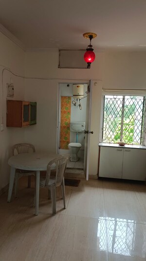 Living Room in 1.5 BHK Builder Floor at Mayur Vihar – for Rent