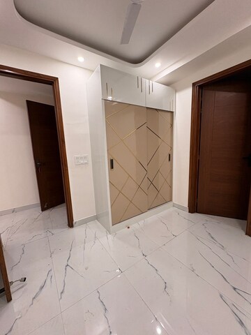 Room in 2 BHK Apartment at Chattarpur – for Rent