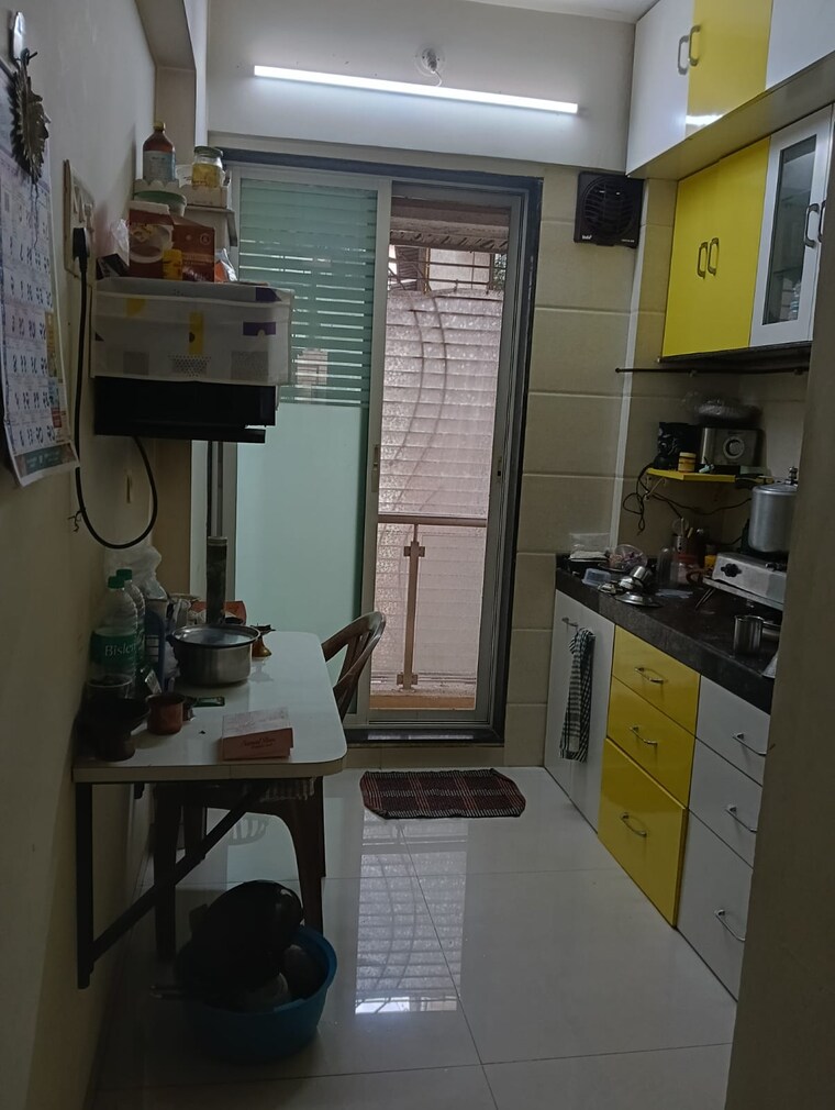 Team Area, hari-kunj-naupada 1 Bedroom 470 Sq.Ft. Apartment In Naupada Thane 9602591