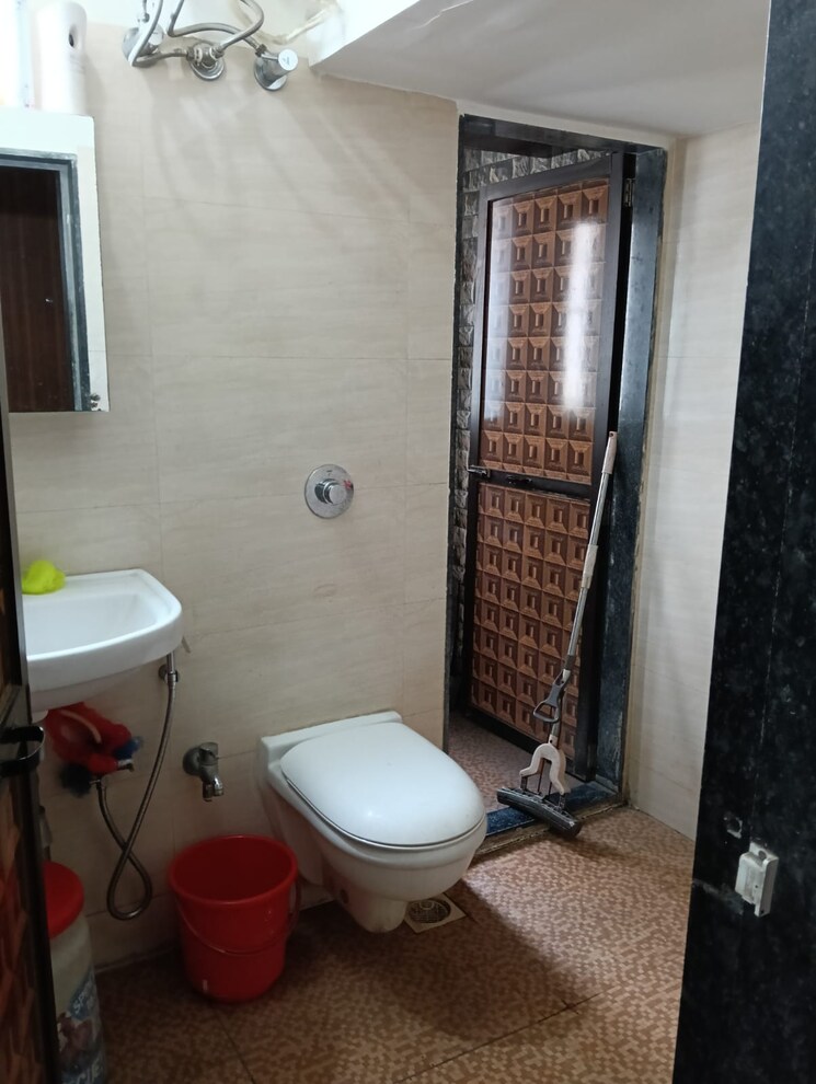Bathroom, hari-kunj-naupada 1 Bedroom 470 Sq.Ft. Apartment In Naupada Thane 9602591