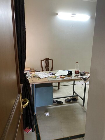 Room in 2.5 BHK Apartment at Uma Cooperative Society, Mayur Vihar 1 – for Sale