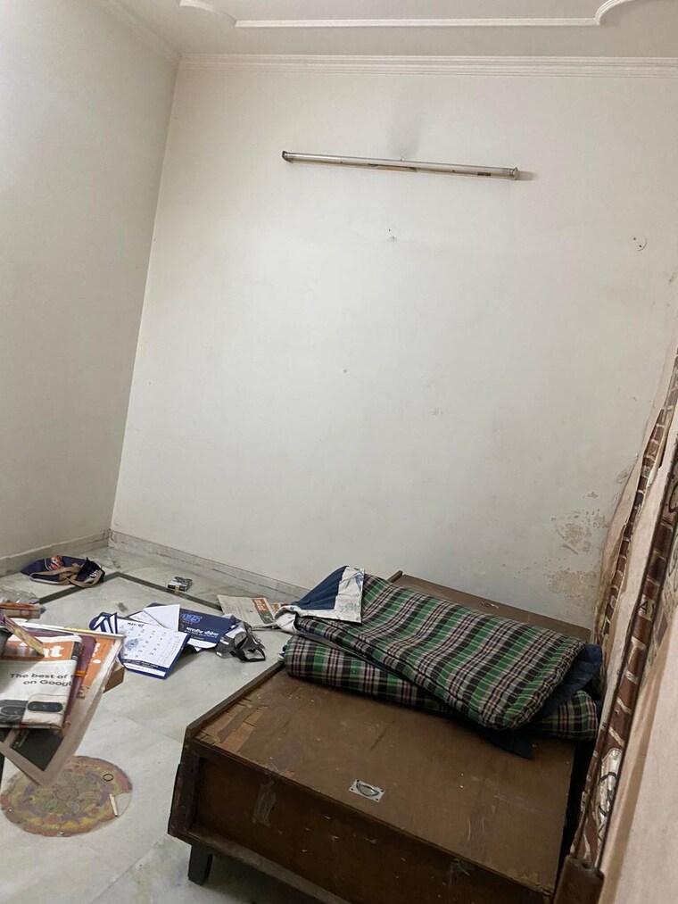 Room, uma-cooperative-society 2.5 Bedroom 850 Sq.Ft. Apartment In Mayur Vihar 1 Delhi 9602595