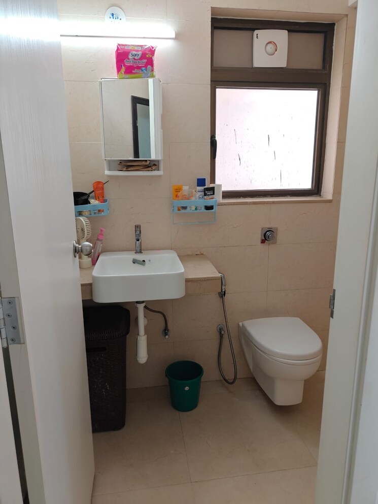 Attached Bathroom, sheth-vasant-oasis 2 Bedroom 670 Sq.Ft. Apartment In Andheri East Mumbai 9602592