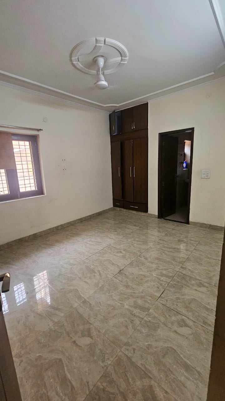 3 BHK + Extra Room Apartment For Sale in Sarita Vihar Pocket-C RWA