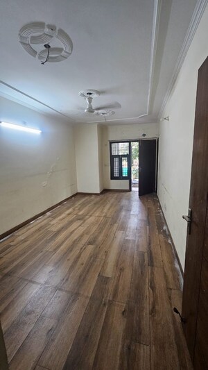 Room in 3 BHK Apartment at Sarita Vihar Pocket-C RWA, Sarita Vihar – for Sale