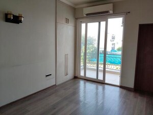 Room in 3 BHK Apartment at Central Park Flower Valley Aqua Front Towers, Sohna Sector 33 – for Rent