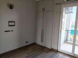 Room in 3 BHK Apartment at Central Park Flower Valley Aqua Front Towers, Sohna Sector 33 – for Rent