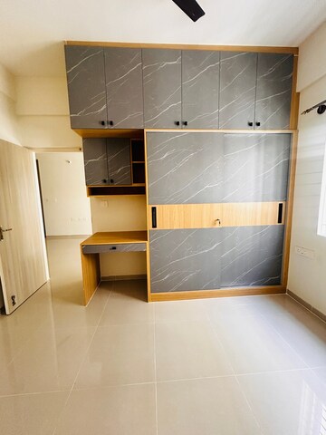 Room in 3.5 BHK Apartment at DS MAX Sahara, Hosa Road – for Rent