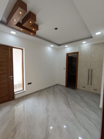 4 BHK Flat for Sale in Kalkaji, Delhi