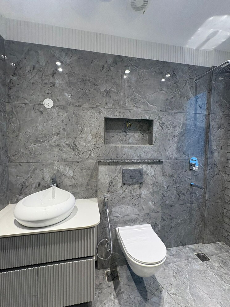 Bathroom, ss-southend-floors 4 Bedroom 2670 Sq.Ft. Builder Floor In South City 2 Gurgaon 9602675