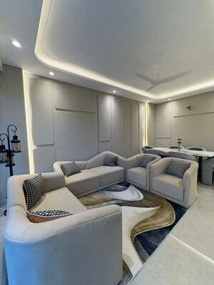 Master Bedroom in 4 BHK Builder Floor at SS Southend Floors, South City 2 – for Sale