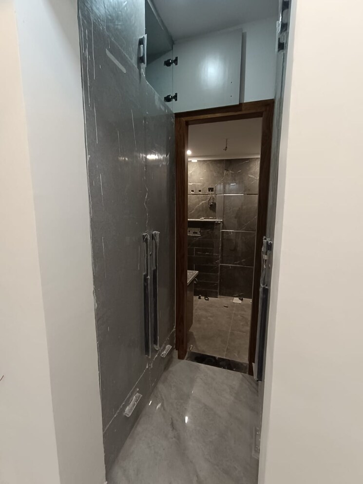 Other, greater kailash ii 3 Bedroom 200 Sq.Yd. Builder Floor In Greater Kailash ii Delhi 9602671