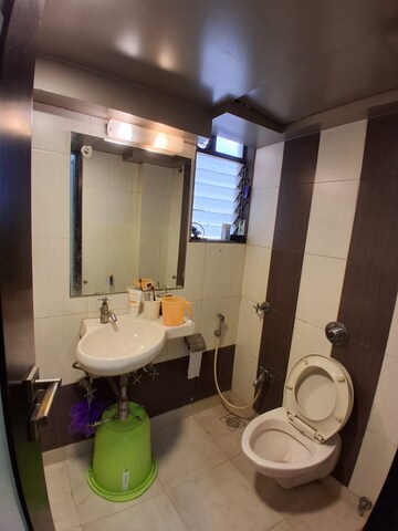 Master Bedroom in 2 BHK Apartment at Andheri West – for Rent