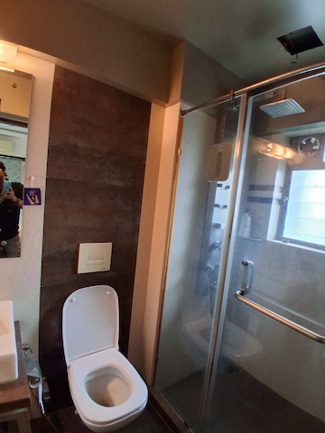 Furnished Amenities in 2 BHK Apartment at Andheri West – for Rent