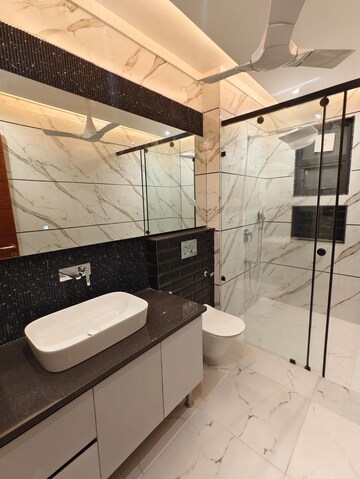 Master Bedroom in 4 BHK Builder Floor at Sushant Lok 3, Sector 57 – for Sale