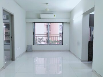 2 BHK Apartment For Rent in Harasiddh Viraaj, Malad East