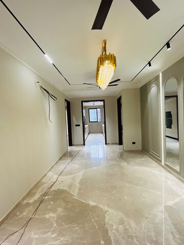 Building Lobby in 4 BHK Builder Floor at Sushant Lok 3, Sector 57 – for Sale