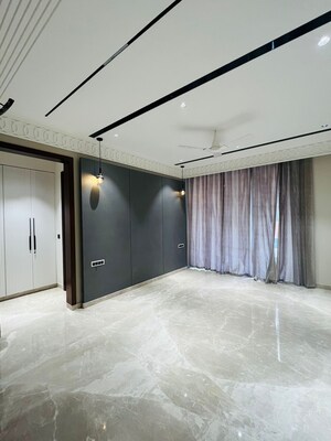 Room in 4 BHK Builder Floor at Sushant Lok 3, Sector 57 – for Sale