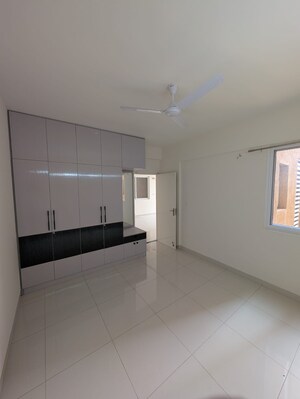 Room in 2 BHK Apartment at Salarpuria Sattva Exotic, Kogilu – for Rent