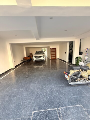 Parking in 3 BHK Builder Floor at Sector 45 – for Rent