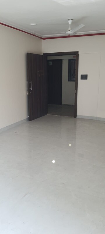 Room in 3 BHK Apartment at Zindagi CHS, Khar West – for Rent