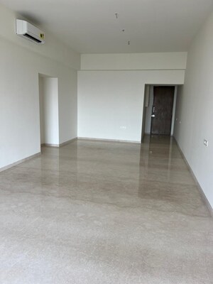 Room in 3 BHK Apartment at Lokhandwala Minerva Mahalaxmi, Mahalaxmi – for Rent