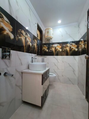 Master Bedroom in 3 BHK Apartment at Gupta Awas, Sector 43 – for Rent