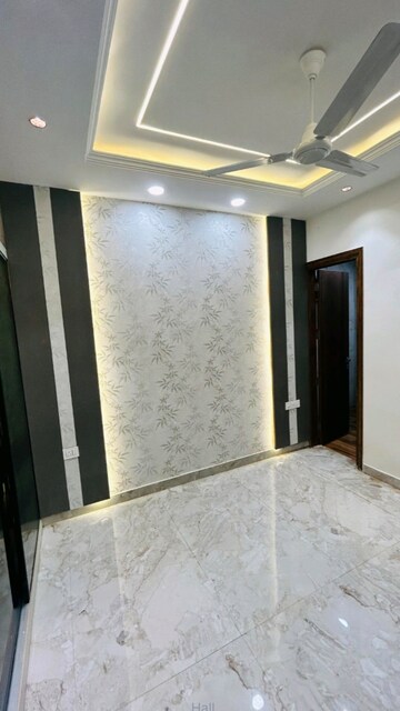 Master Bedroom in 3 BHK Builder Floor at BPTP District 3, Sector 85 – for Rent