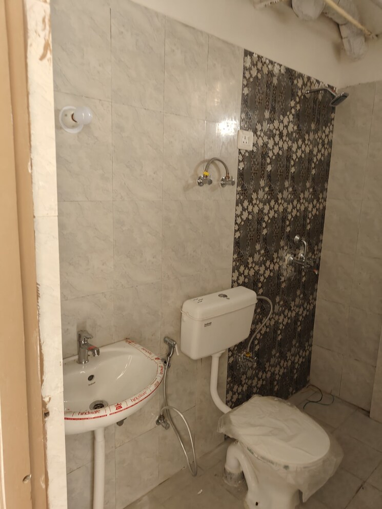 Bathroom, zara-rossa 2 Bedroom 950 Sq.Ft. Apartment In Sector 112 Gurgaon 9602817