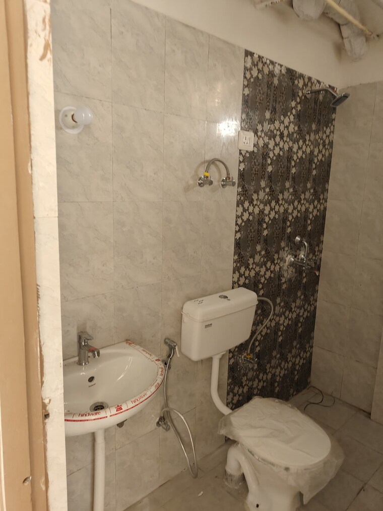 Bathroom, zara-rossa 2 Bedroom 950 Sq.Ft. Apartment In Sector 112 Gurgaon 9602817