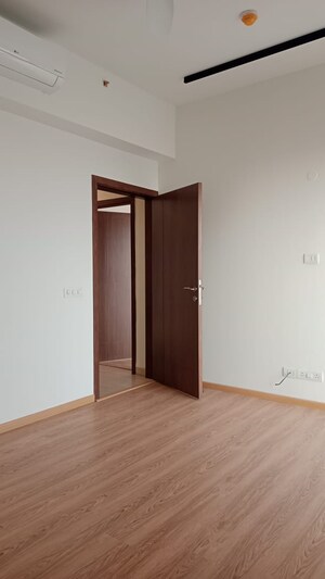 Room in 3 BHK Apartment at Ireo Victory Valley, Sector 67 – for Rent