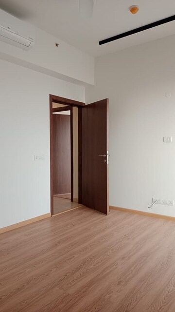 Room in 3 BHK Apartment at Ireo Victory Valley, Sector 67 – for Rent