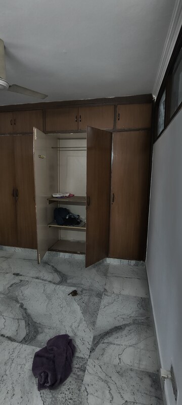 Furnished Amenities in 2 BHK Builder Floor at Malviya Nagar – for Rent