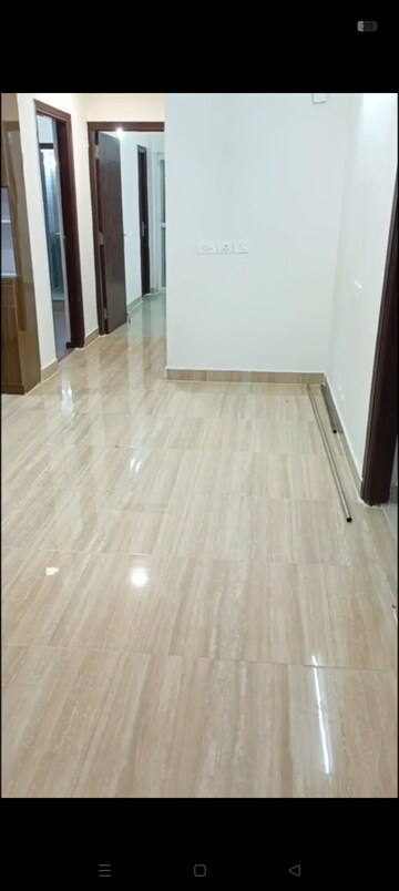 Room in 4 BHK Apartment at Mahagun Mywoods, Sector 16c Greater Noida – for Rent